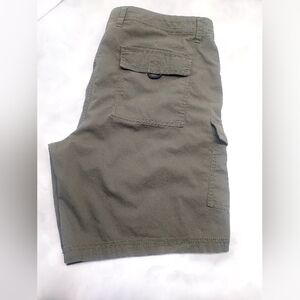 Goodfellow & Co. Dark Green Cargo Shorts Size 40